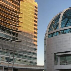 Mandatos de vacunación en el Ayuntamiento de San José, diversificando la cámara de comercio