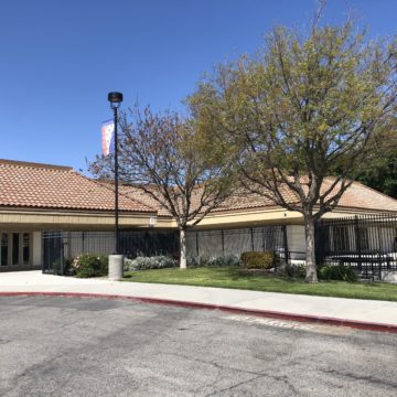 El exterior de la escuela secundaria Santa Teresa en San José