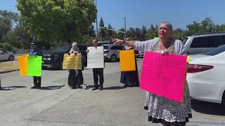Los defensores de las personas sin hogar en San José protestan ante la prensa de auditoría