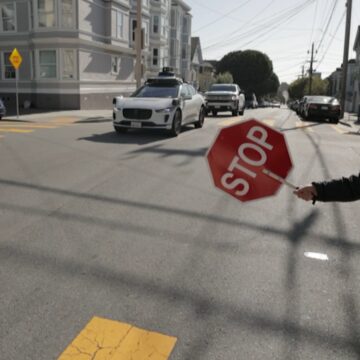 NBC Bay Area: guardias de cruce escolar esquivando autos sin conductor