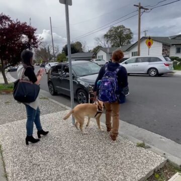 NBC Bay Area: los conductores de Uber y Lyft frecuentemente rechazan a los perros de servicio
