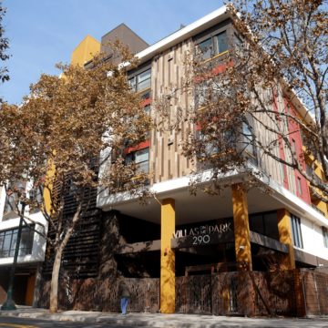 Un edificio de viviendas de apoyo para personas sin hogar en San José