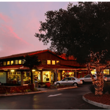 Propietarios de Town & Country buscan construir viviendas cerca de su centro comercial